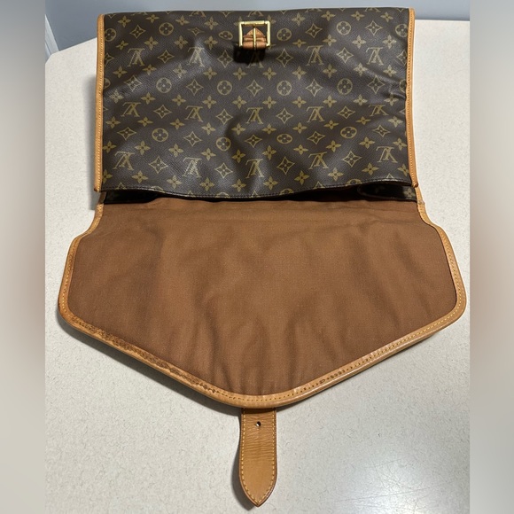 LOUIS VUITTON Monogram Beverly GM Briefcase - Picture 8 of 16